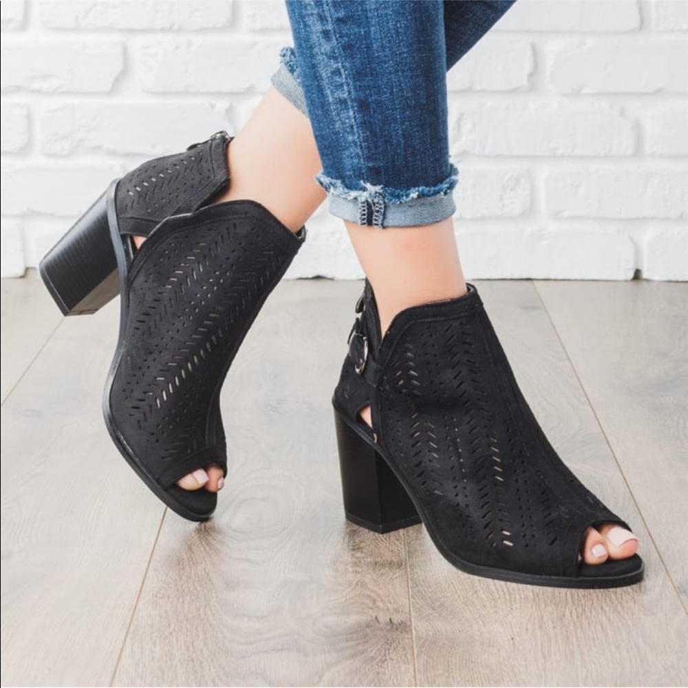 Black buckle open toe fall bootie - Picture 4 of 5